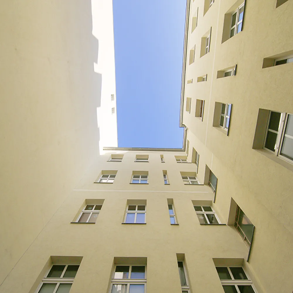 Kopenhagener Straße 32 - between buildings