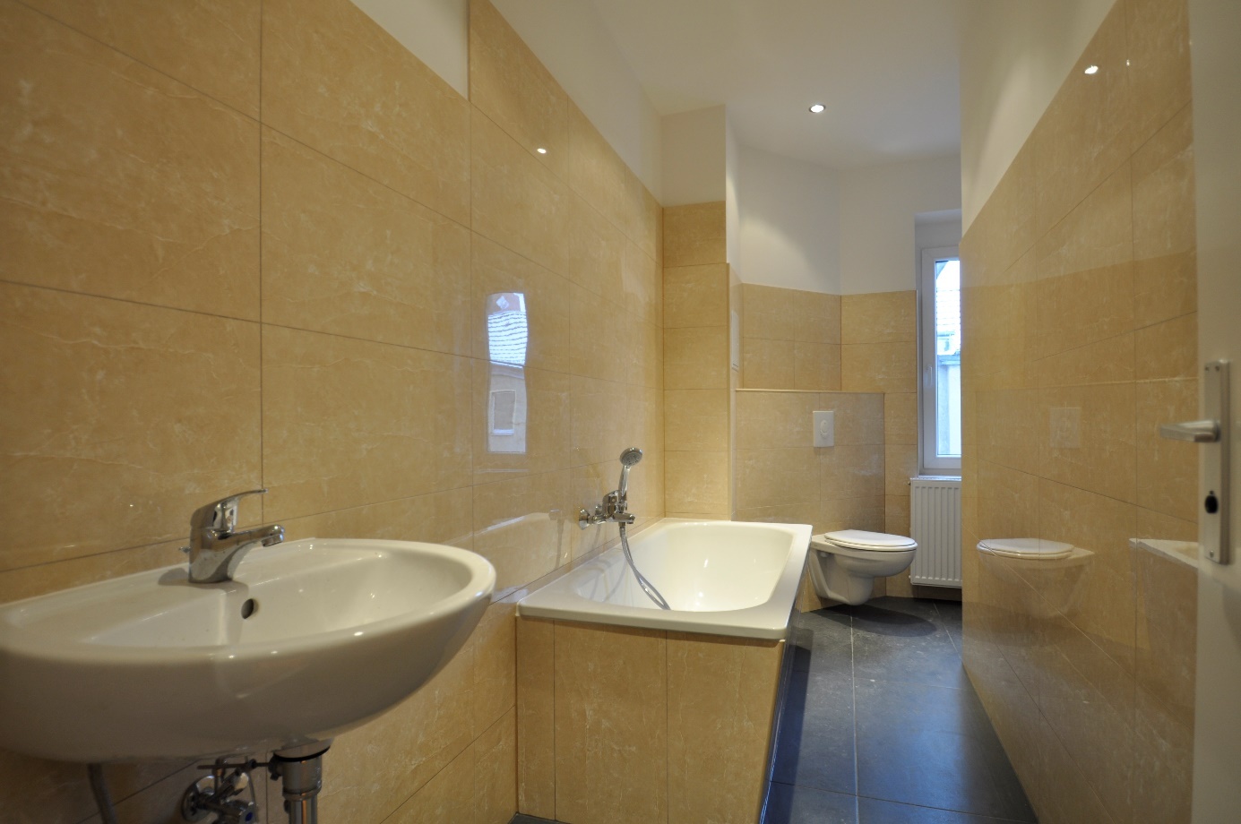 Schöneweider Straße 8-3