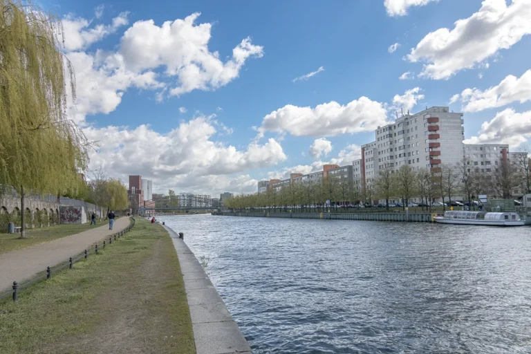 Otto-Suhr-Allee-84_facade-1249.webp